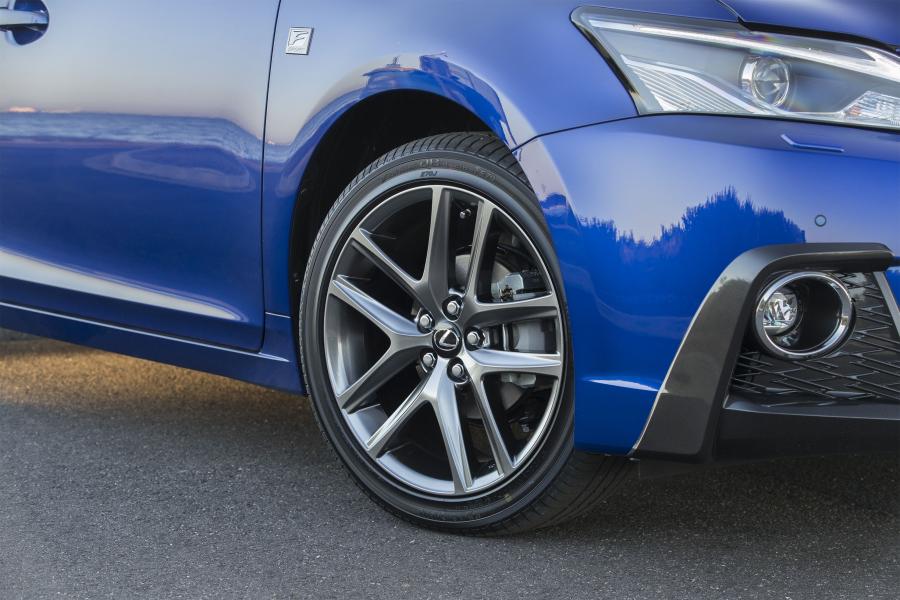 Детали экстерьера Lexus CT200h F-Sport 2017 года  (AU) (фото 9 из 9)